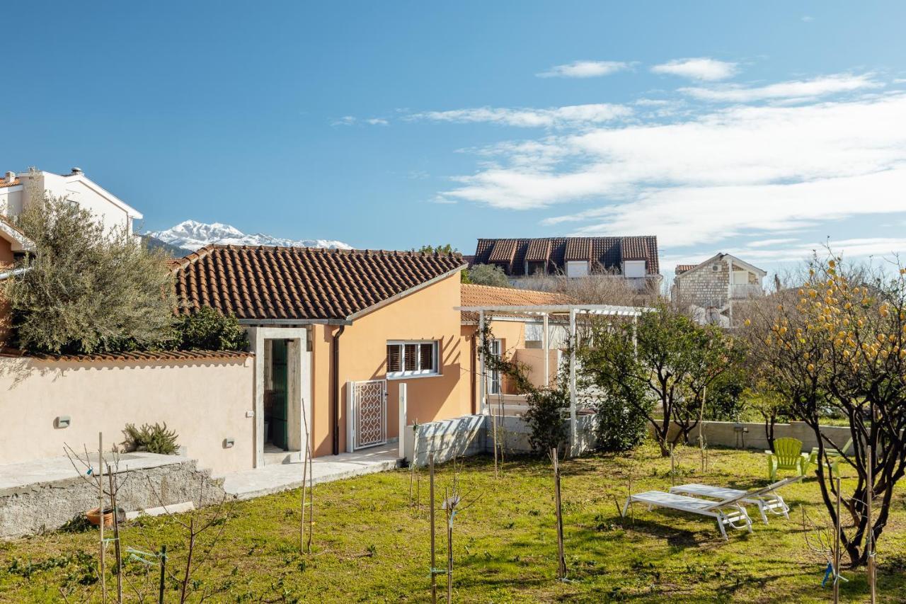 Stylish Mini-House With Garden & Beach Bijela Exterior foto